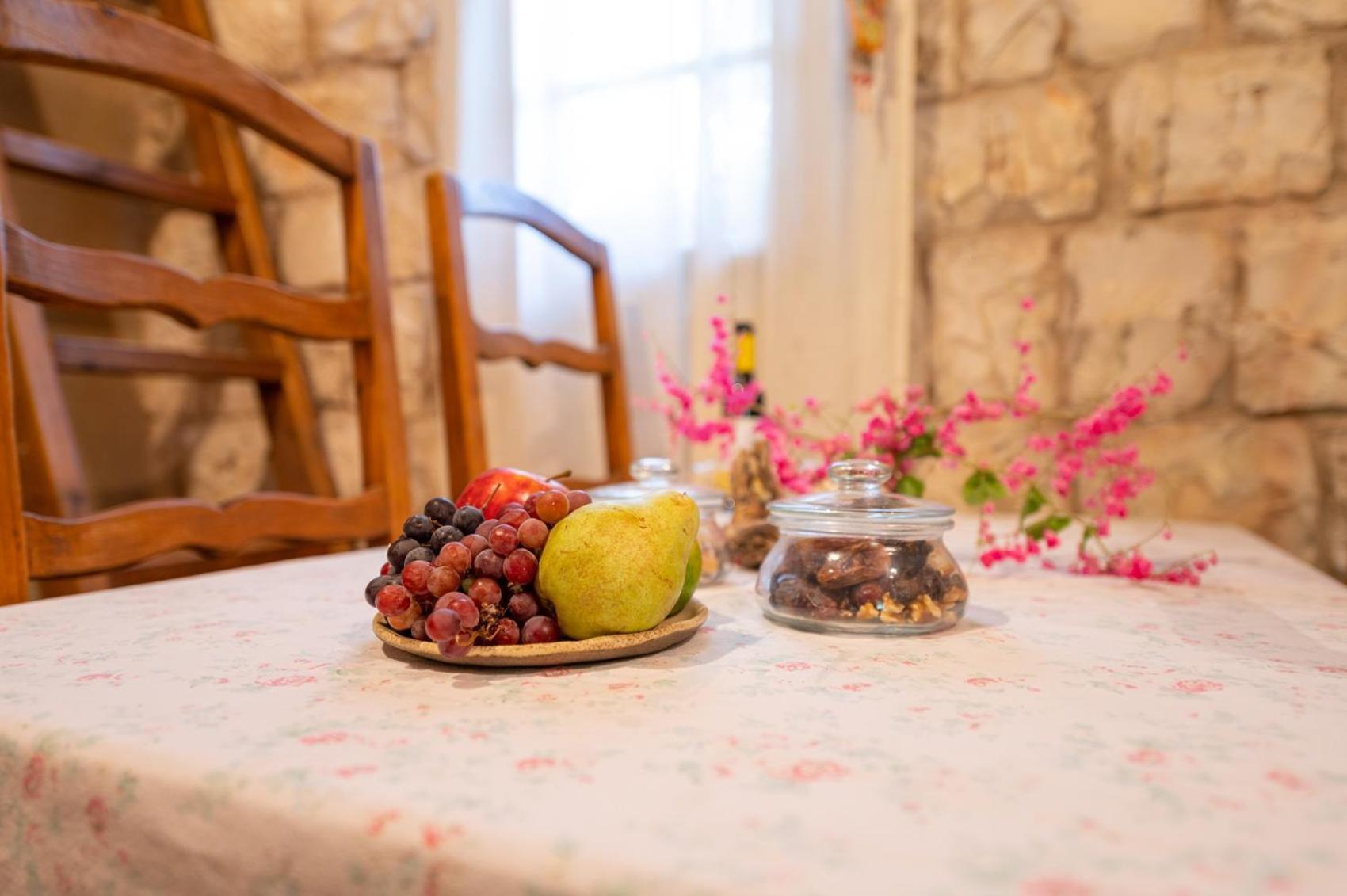 Hemdatya Stone Suites In The Galilee Ilaniya Quarto foto